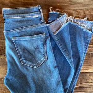 MOTHER The Insider Crop Step Fray Jeans
